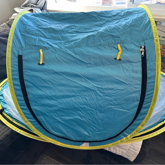 Baby Beach Blue Pop-Up Tent with Yellow Trim - Picture 3 of 6